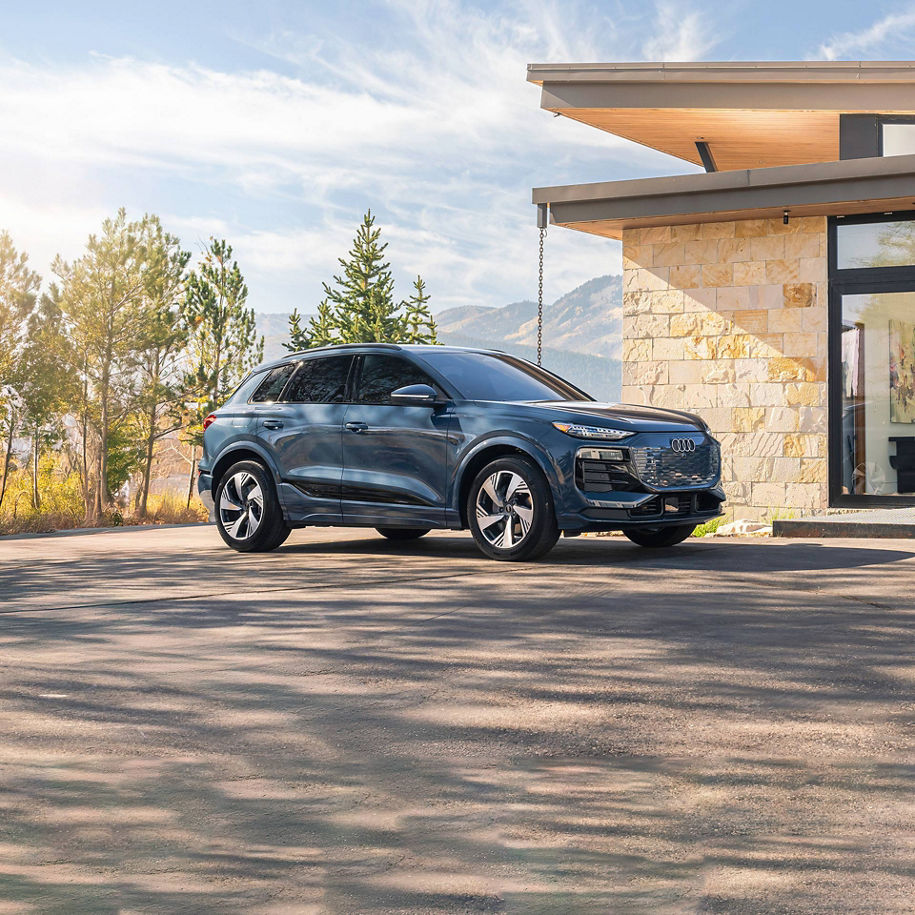 Three-quarter front profile of the Audi Q4 Sportback e-tron